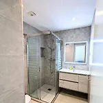 Rise & Shine Beachfront La Cala Appartement *