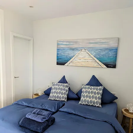 Rise & Shine Beachfront La Cala Appartement *